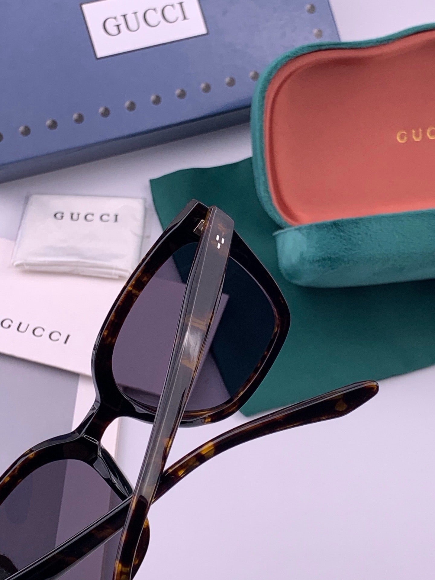 GUCCI 26S SQUARE FRAME IN ACETATE 426549