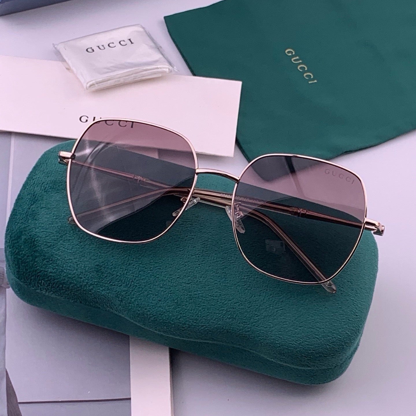 GUCCI 26S SQUARE FRAME IN METAL 426566