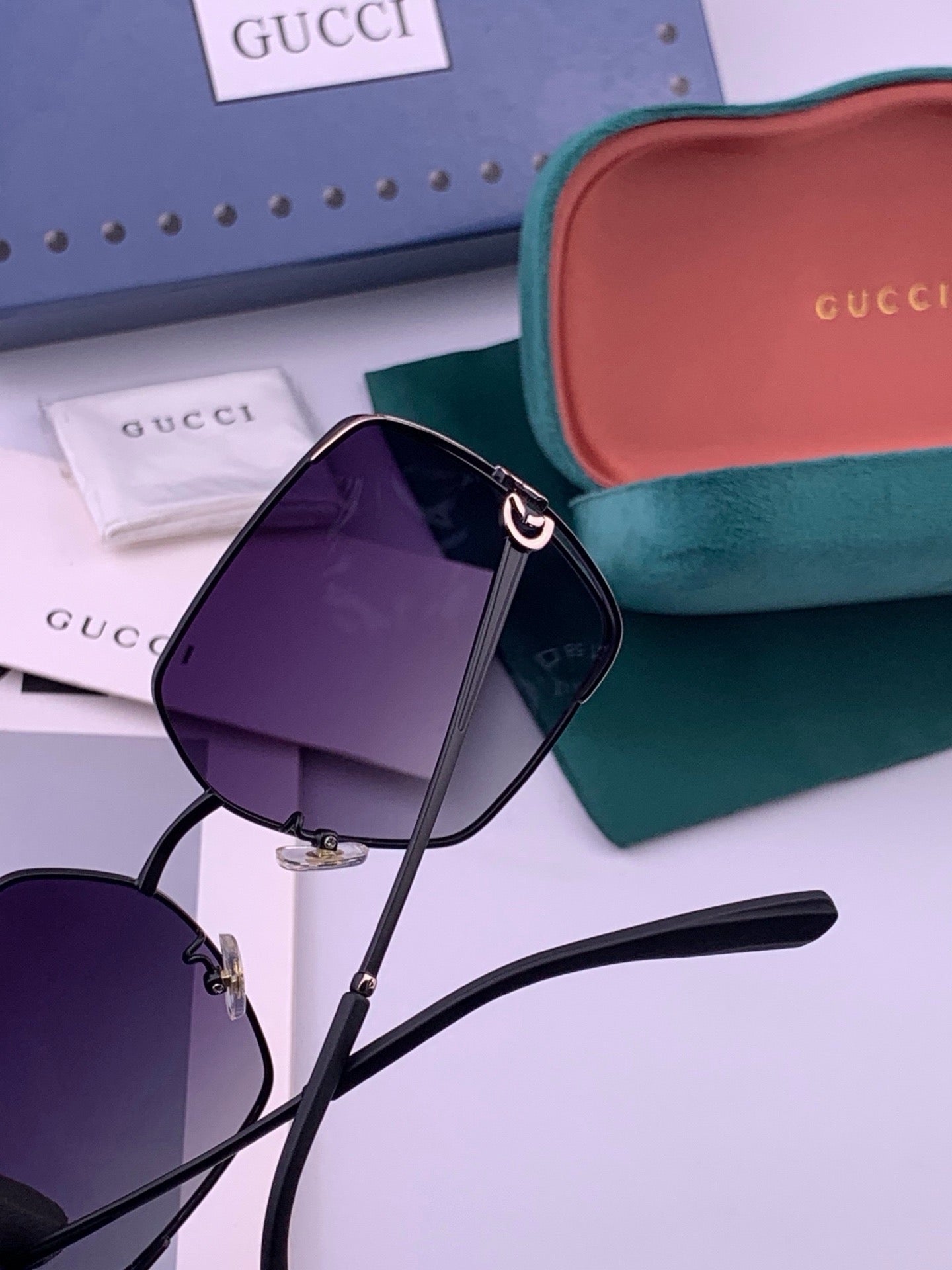 GUCCI 26S SQUARE FRAME IN METAL 426568