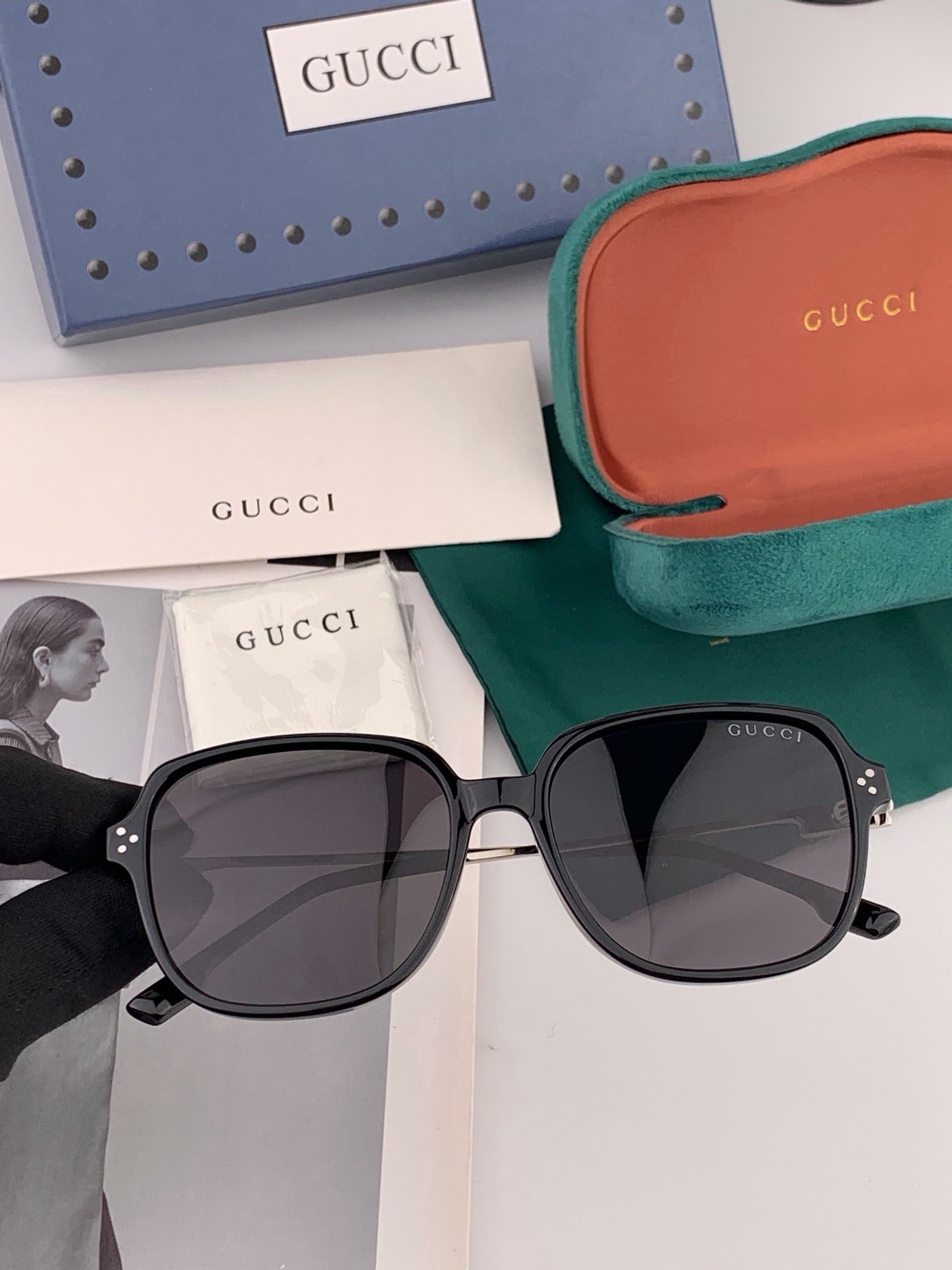 GUCCI 26S SQUARE FRAME IN METAL 426580