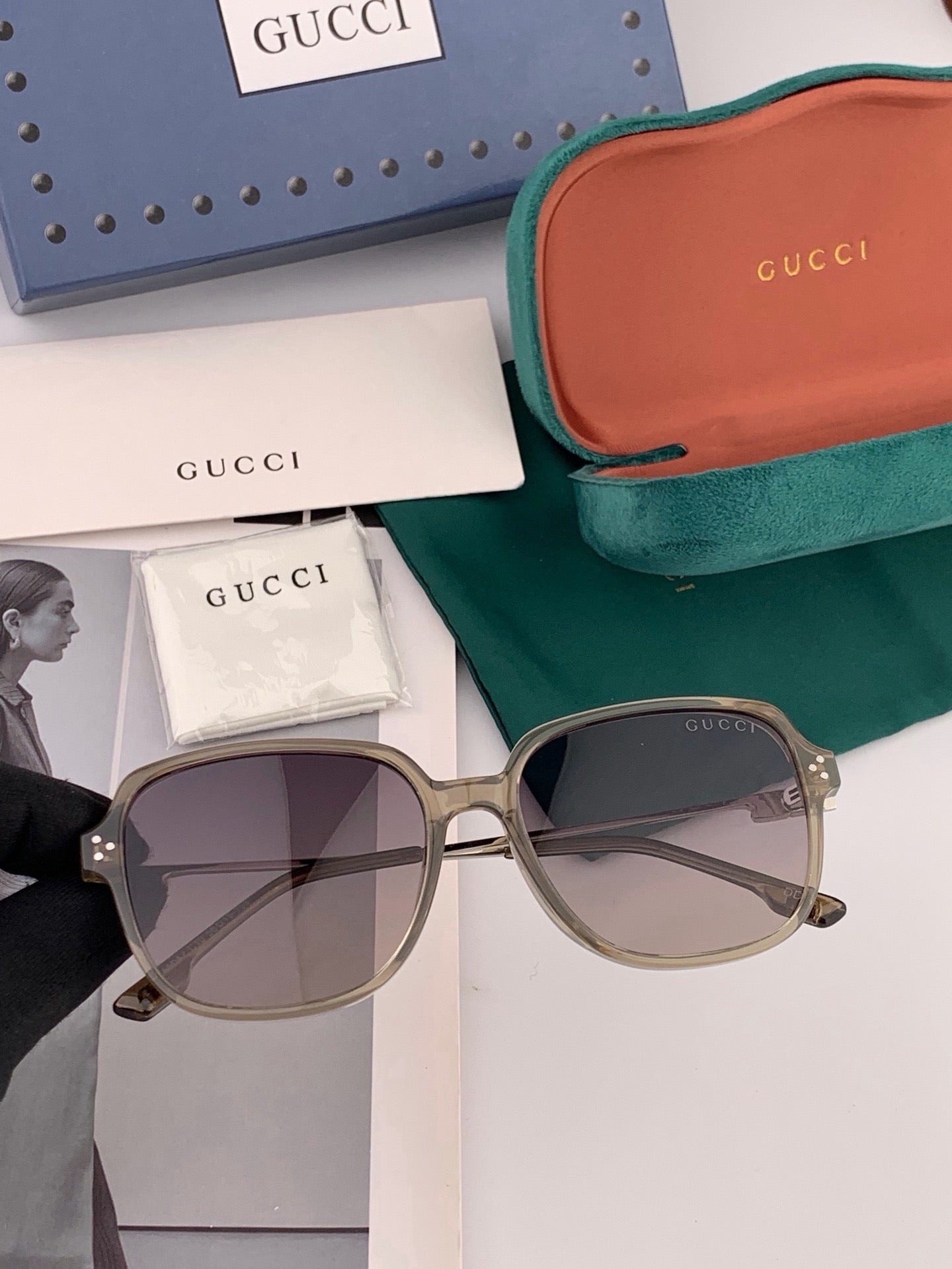 GUCCI 26S SQUARE FRAME IN METAL 426580