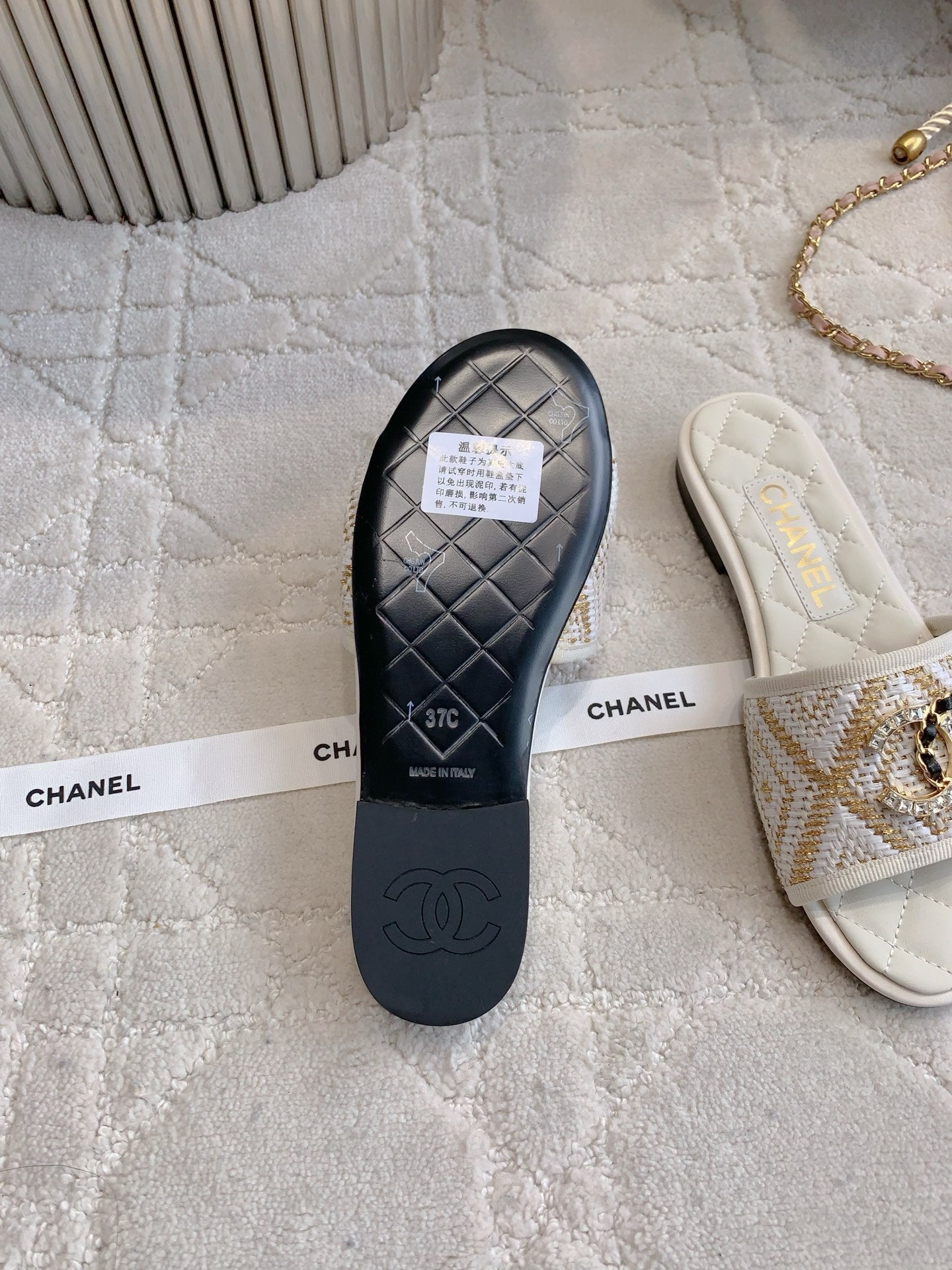 FLAT SANDALS LOGO STONE AND CHAIN IN WHITE LAMBSKIN WITH RAFFIA