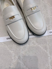 CHANEL 25S MOCCASINS IN WHITE CALFSKIN GOLD HARDWARE