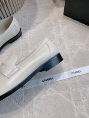CHANEL 25S MOCCASINS IN WHITE CALFSKIN GOLD HARDWARE