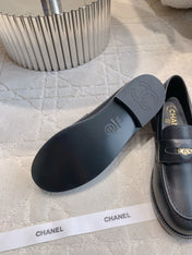 CHANEL 25S MOCCASINS IN BLACK CALFSKIN GOLD HARDWARE