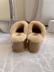 CELINE 25S DANA WEDGE MULE 70MM IN LIGHT BROWN SUEDE CALFSKIN AND SHEARLING