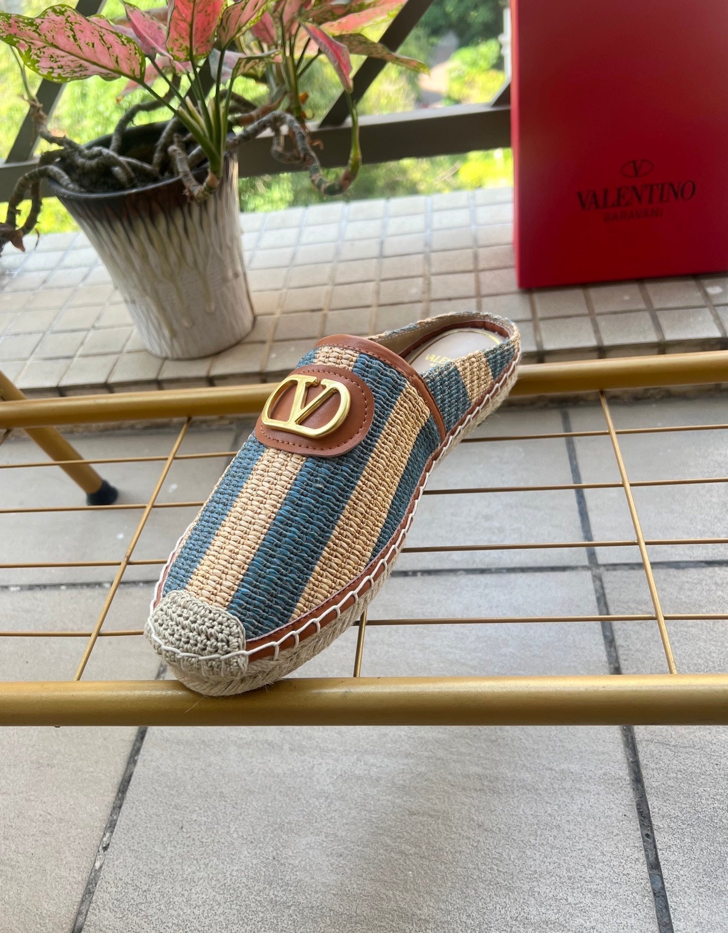 VALENTINO 26S ESPADRILLE MULES IN BLUE AND BEIGE RAFFIA