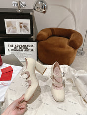 TRÈS VIVIER MARY JANE DOUBLE-STRAP PUMPS IN OFF WHITE PATENT CALFSKIN