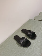 CAGOLE FLAT SANDALS IN BLACK WAX-OIL SHEEPSKIN