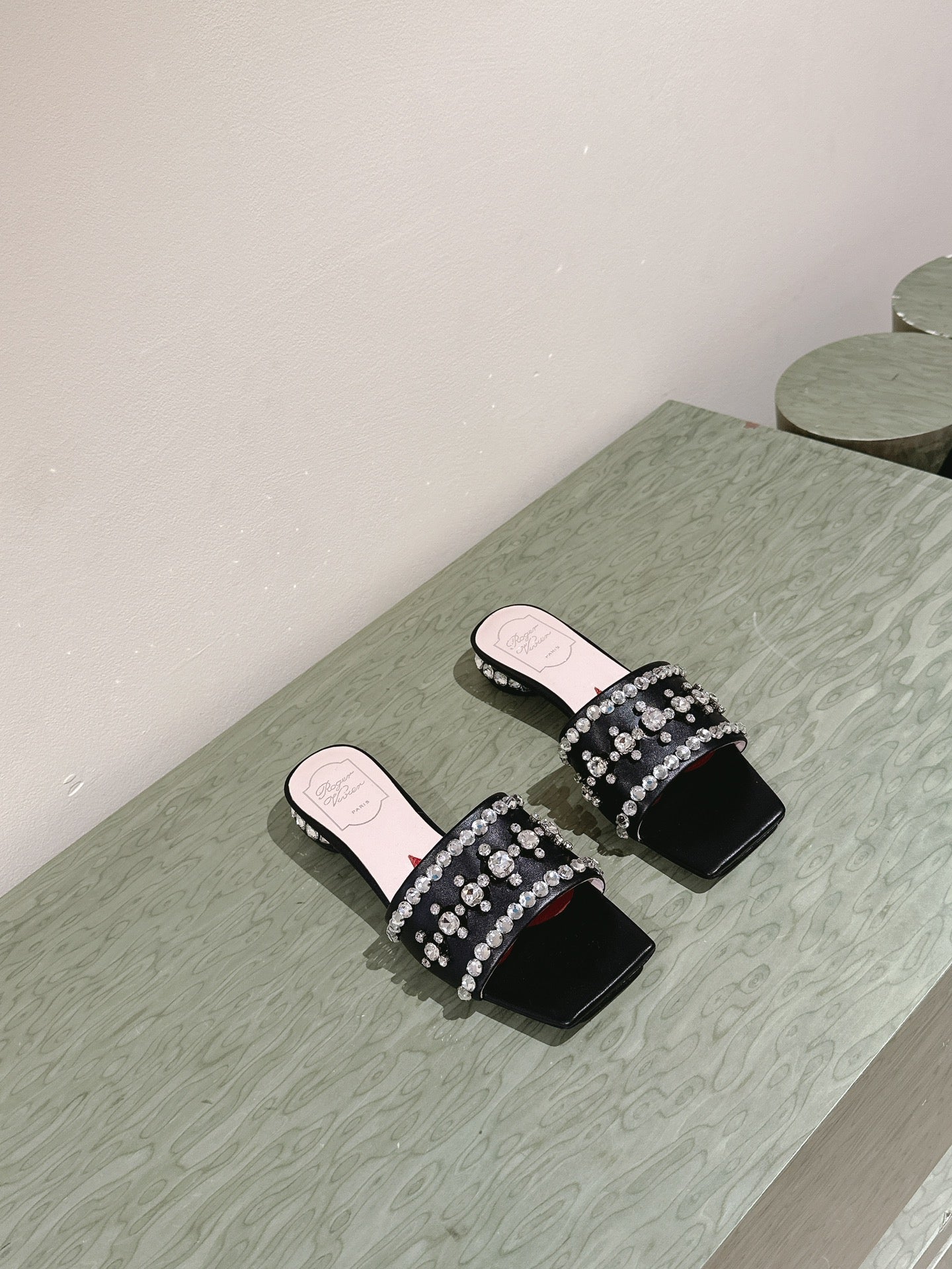 TRUMPET METALLIC MULES IN BLACK PATENT CALFSKIN WITH EMBELLISHED BUCKLE