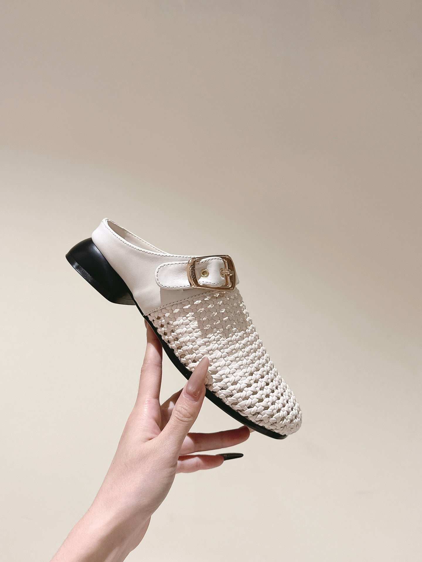 CHLOÉ 26S WOVEN MULES IN LIGHT BEIGE CALFSKIN