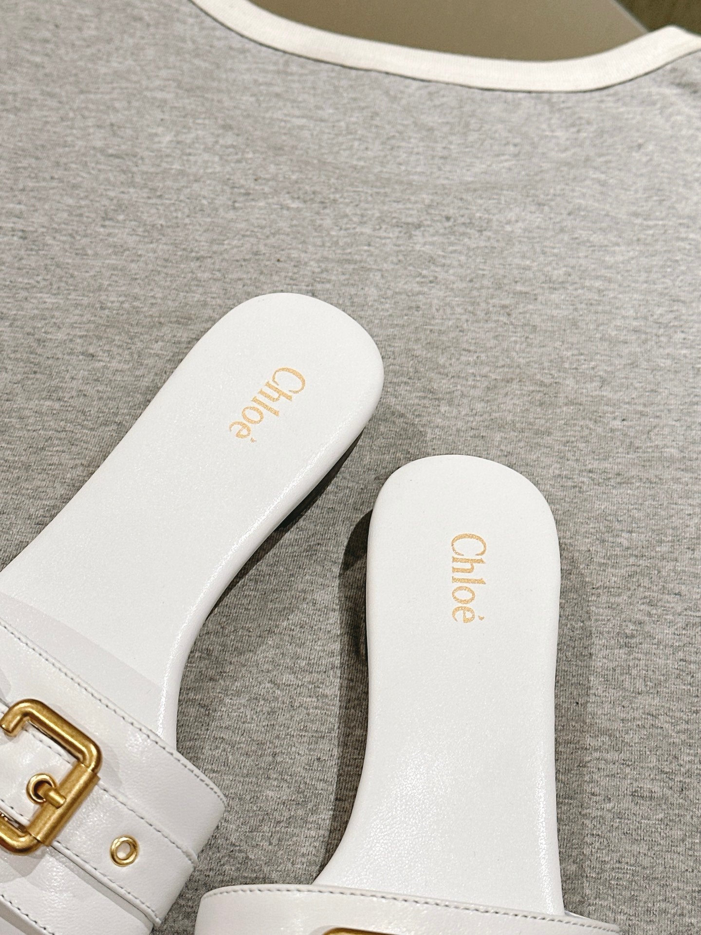 CHLOÉ 26S SLIDE SANDALS IN WHITE LAMBSKIN