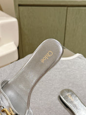 CHLOÉ 26S SLIDE SANDALS IN SILVER LAMBSKIN