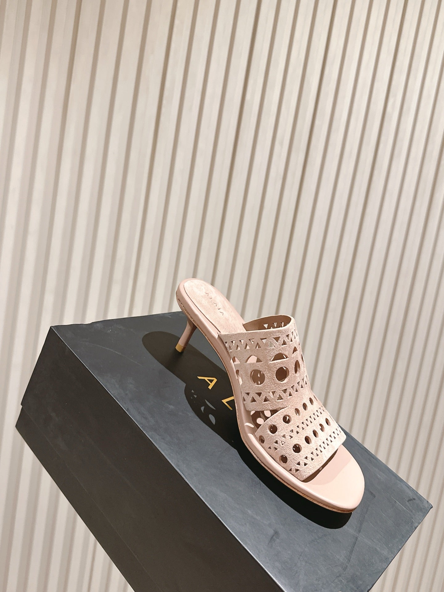 ALAIA HIGH HEEL CHUNKY TWO-STRAP 25S IN PINK BEIGE SUEDE