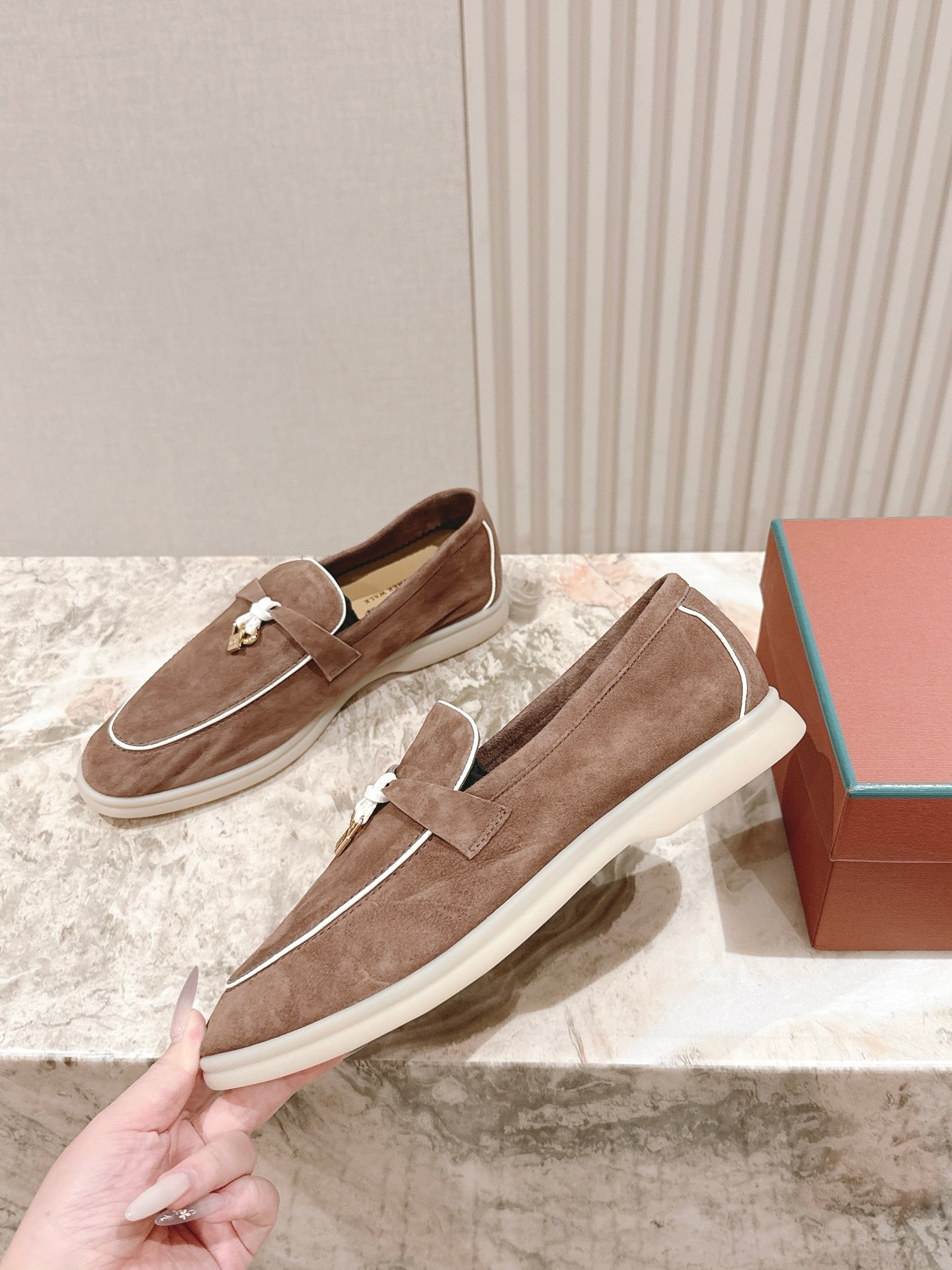 LP LOAFERS 25S IN LIGHT BROWN SUEDE WITH SILVER HARDWARE