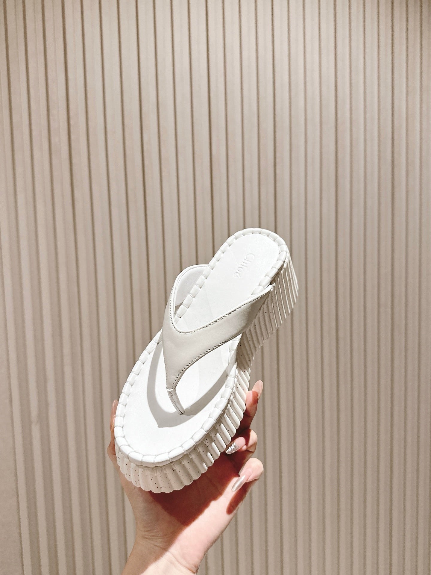 CHLOÉ 26S PLATFORM FLIP-FLOPS IN WHITE LAMBSKIN