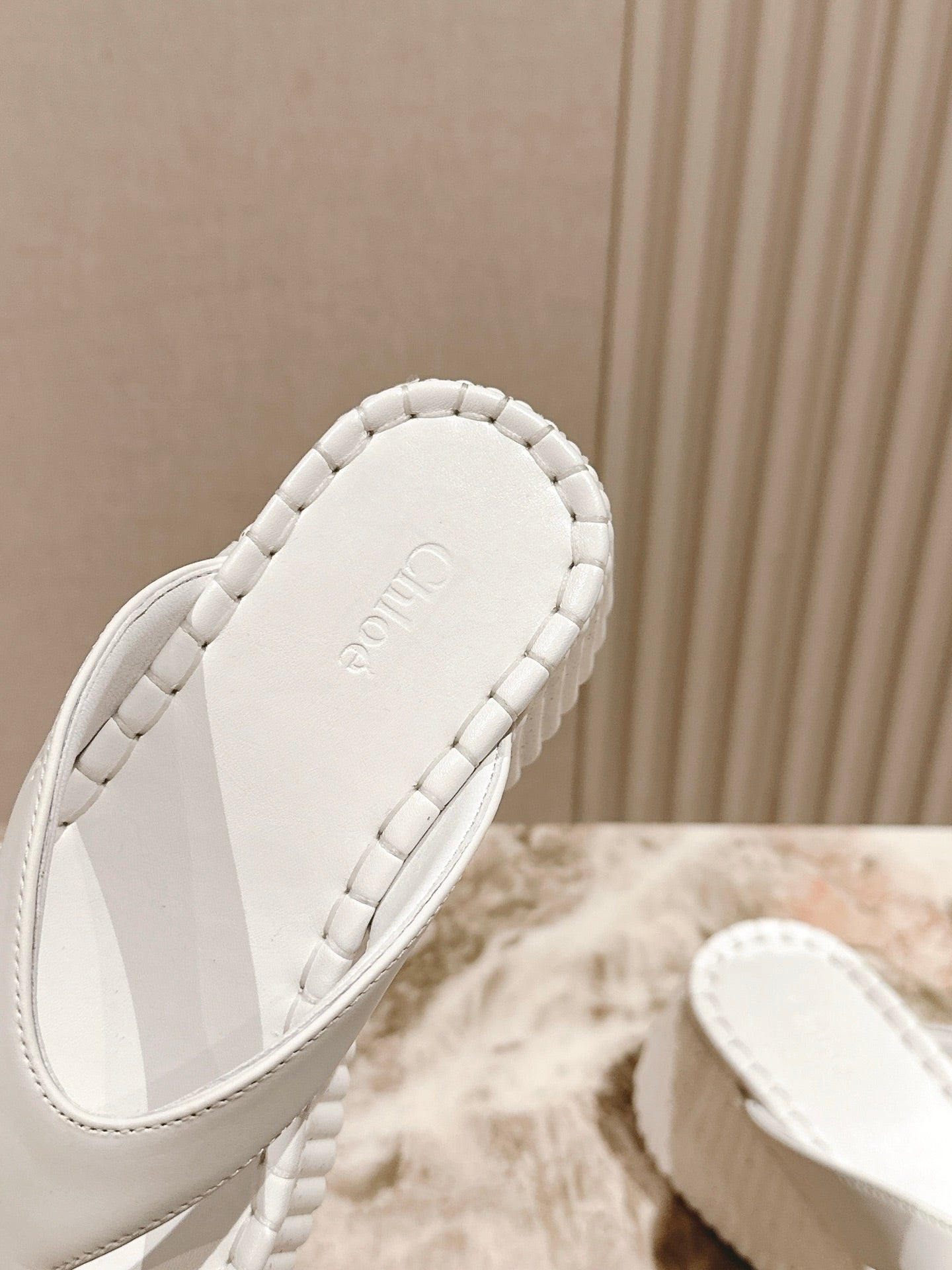 CHLOÉ 26S PLATFORM FLIP-FLOPS IN WHITE LAMBSKIN