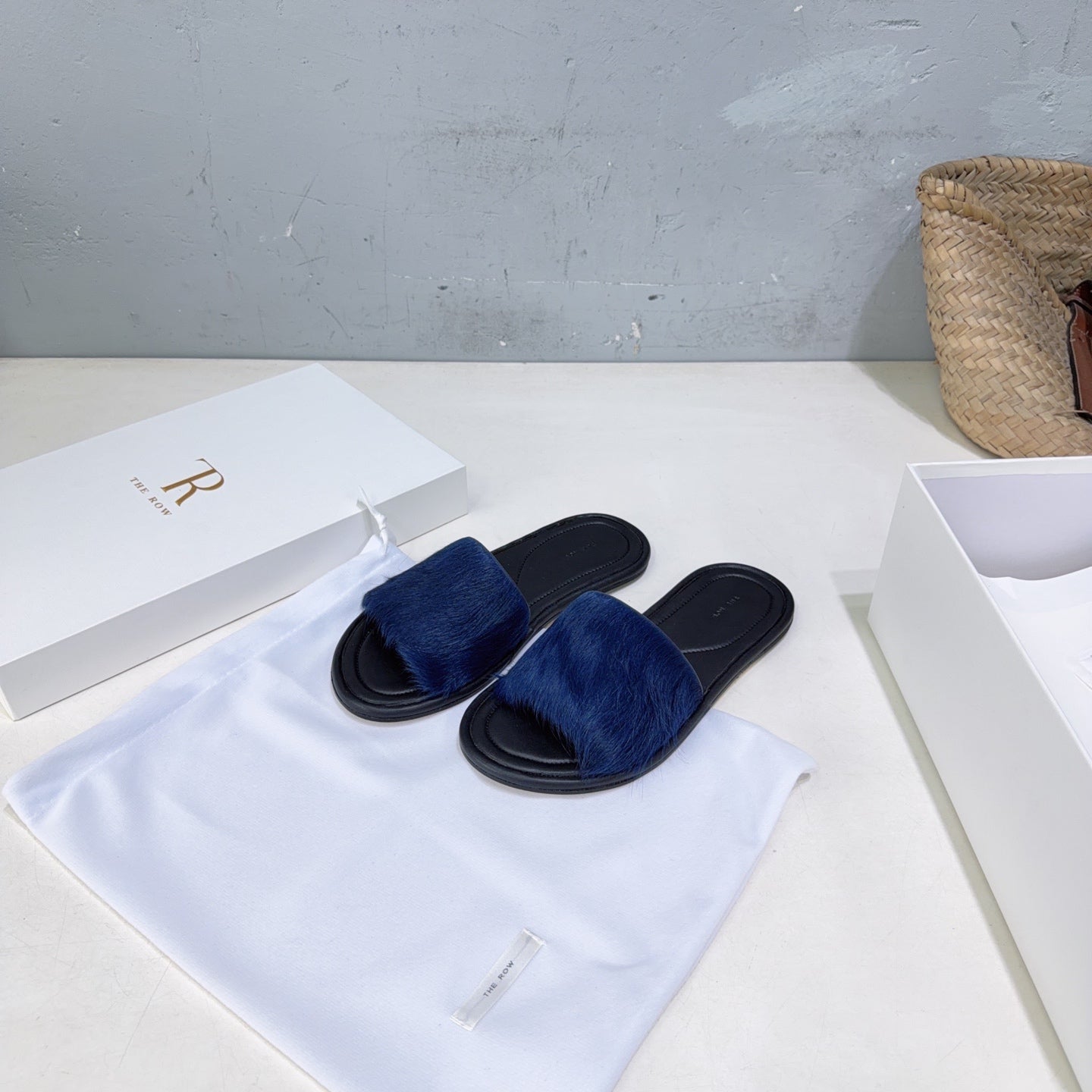 THE ROW 26S SLIDES SANDALS IN BLUE MINK FUR AND BLACK CALFSKIN