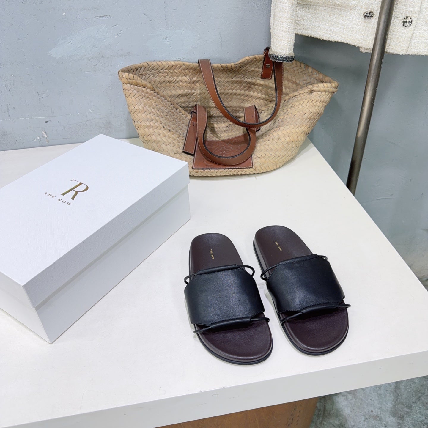 THE ROW 26S STRAP SLIDES IN BLACK CALFSKIN