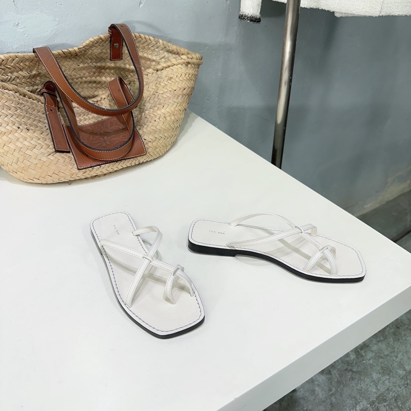 THE ROW 26S FLAT SANDALS IN WHITE CALFSKIN