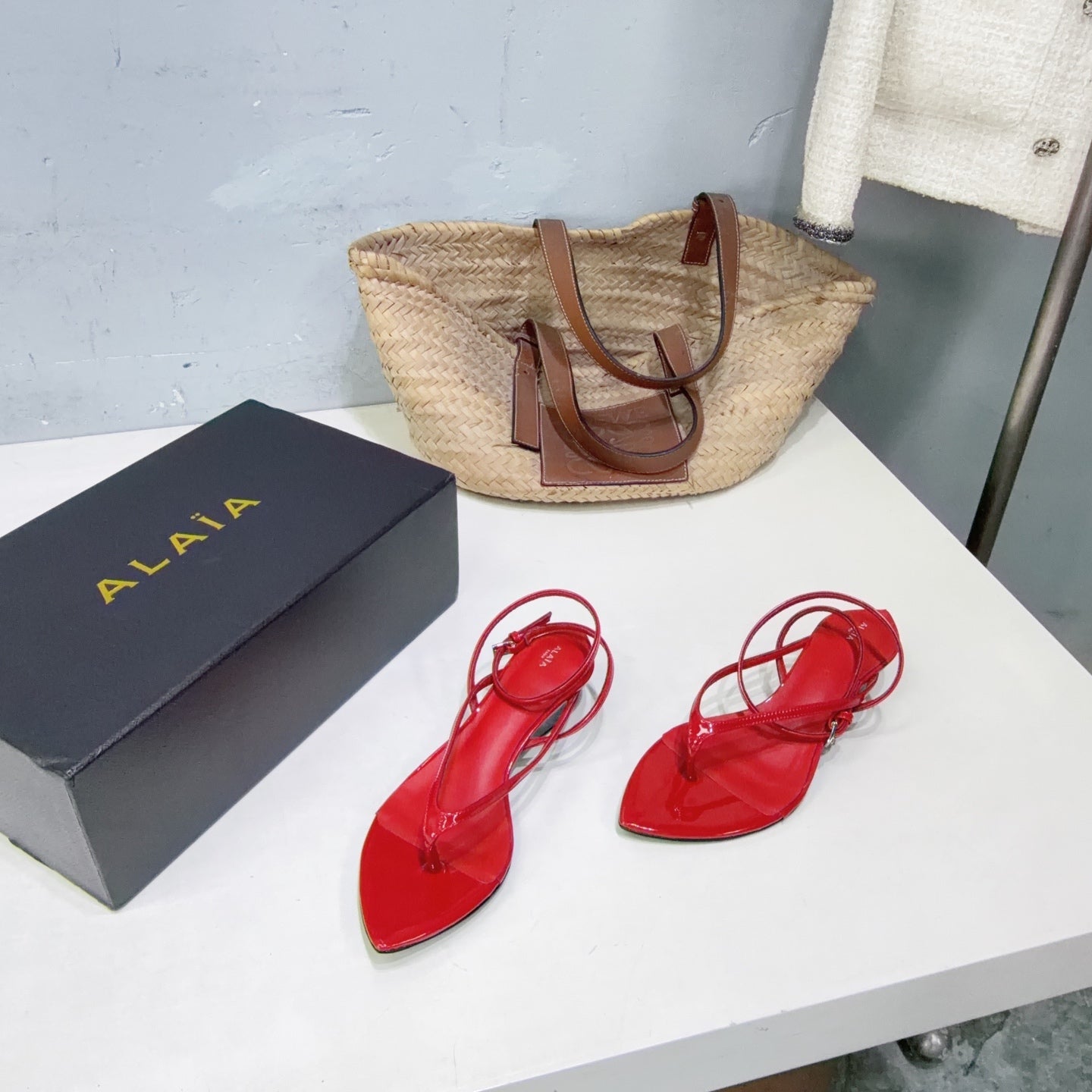 ALAIA 26S THONG SANDALS IN RED CALFSKIN