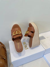 MONTAIGNE WEDGE SLIDE 95MM IN BROWN CALFSKIN