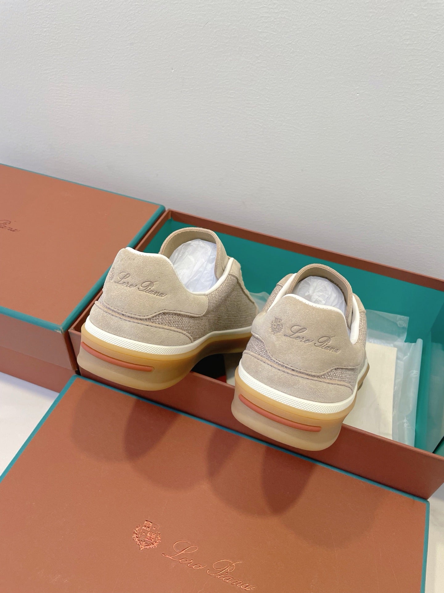 SNEAKERS IN LIGHT BEIGE SUEDE WITH CANVAS
