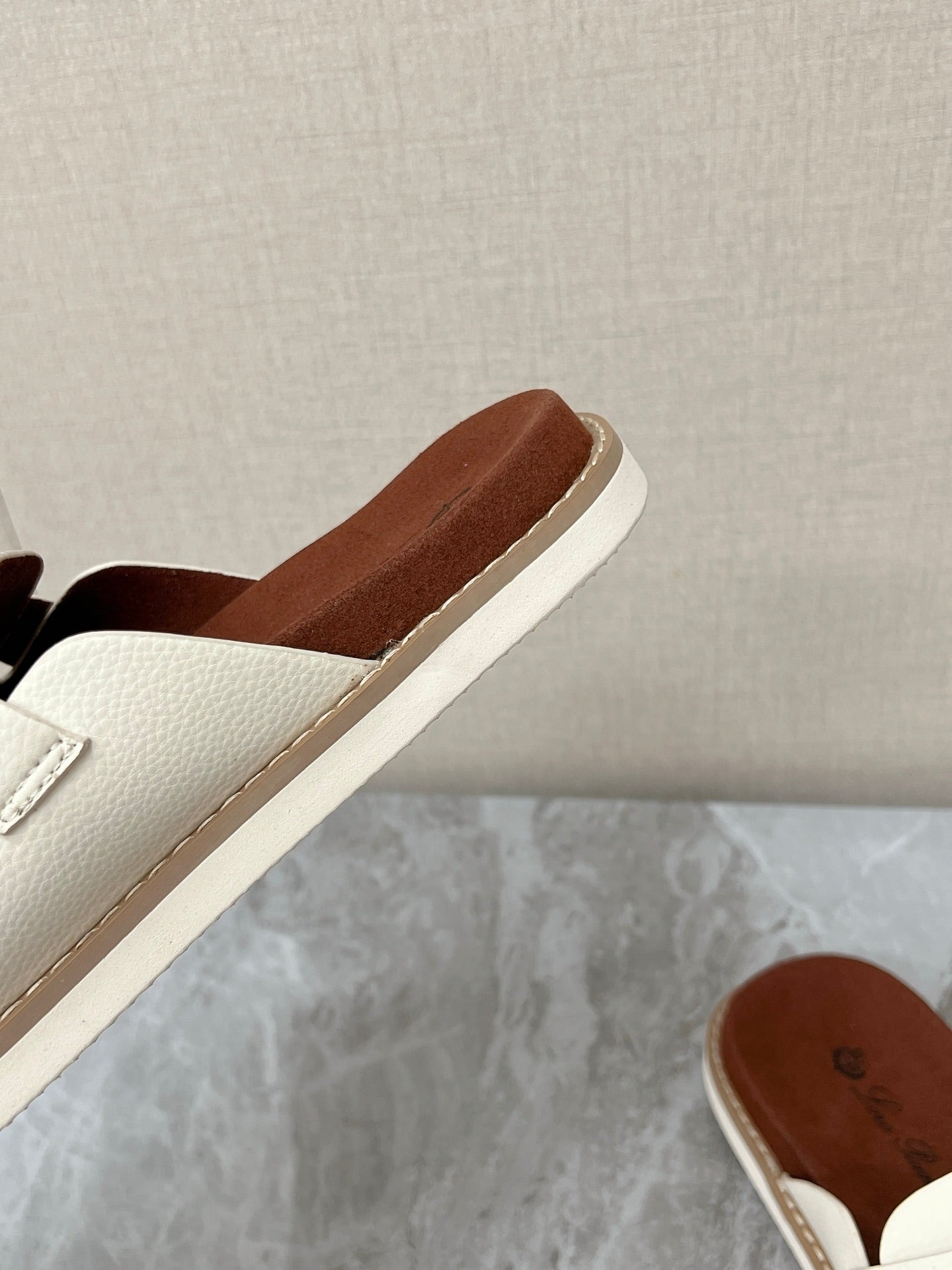 LP 26S LOCK MULE SLIDES IN CREAM WHITE CALFSKIN SILVER HARDWARE