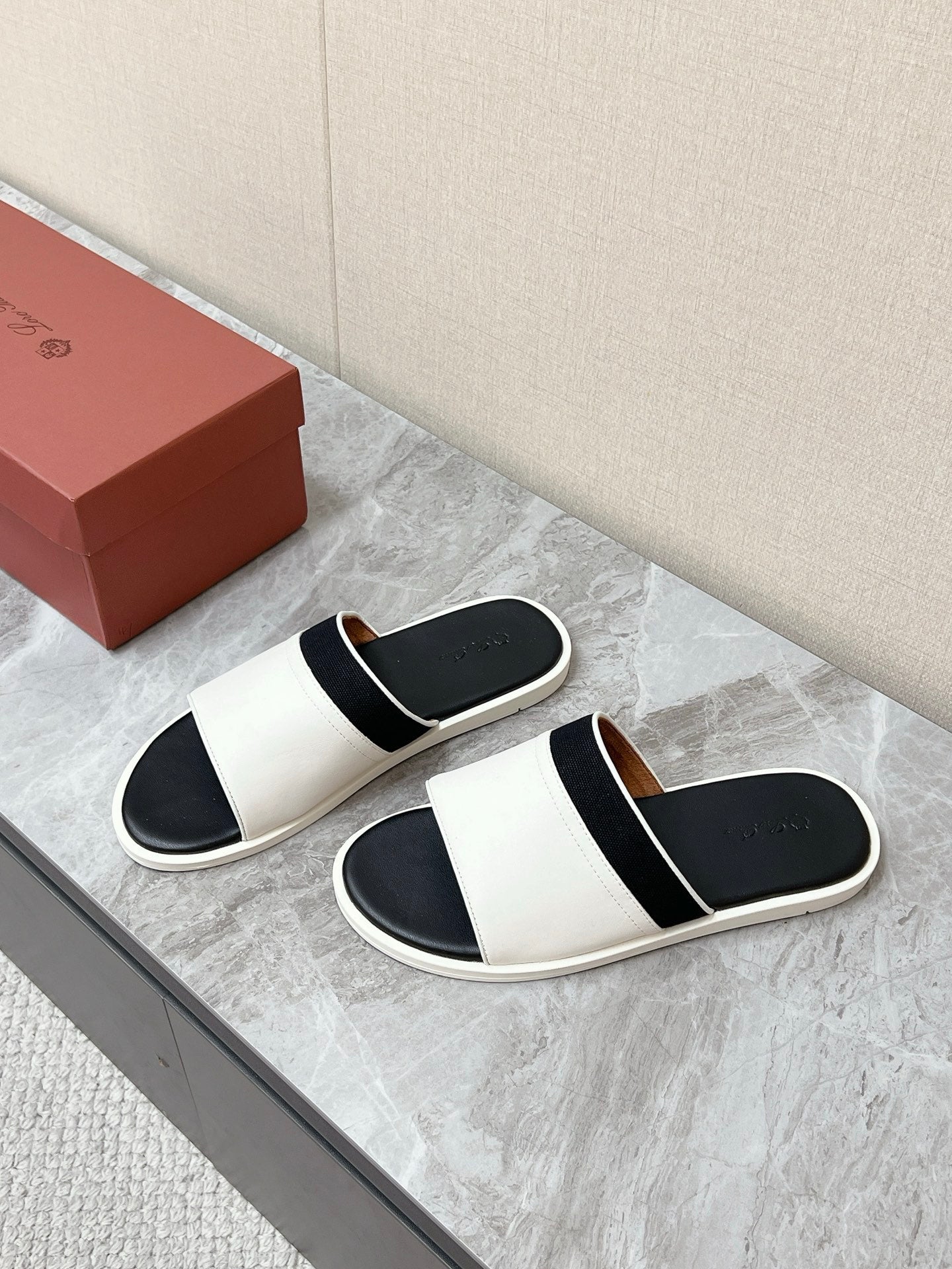 LP 26S SLIDES SANDAL IN WHITE CALFSKIN AND BLACK CANVAS