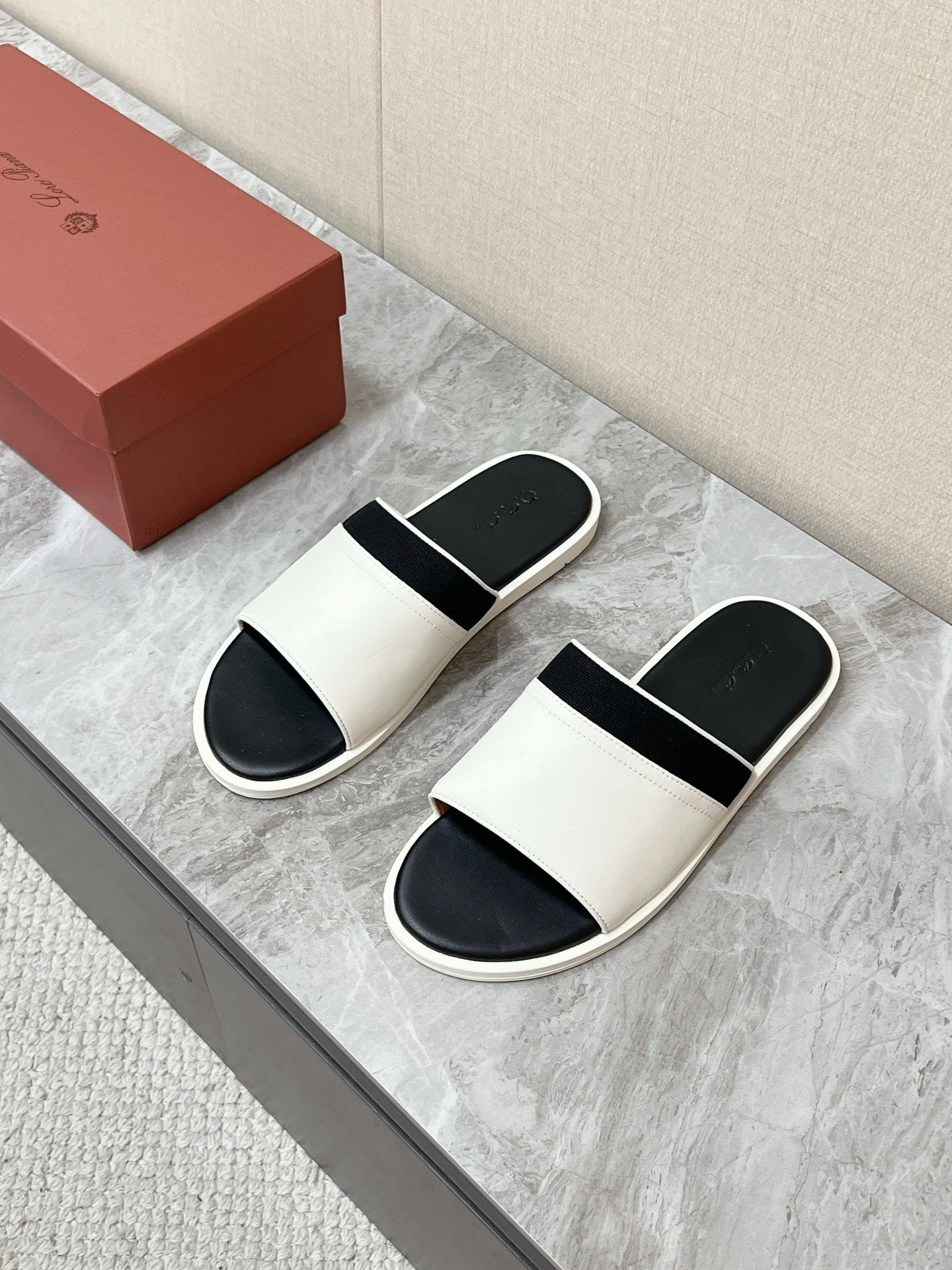 LP 26S SLIDES SANDAL IN WHITE CALFSKIN AND BLACK CANVAS