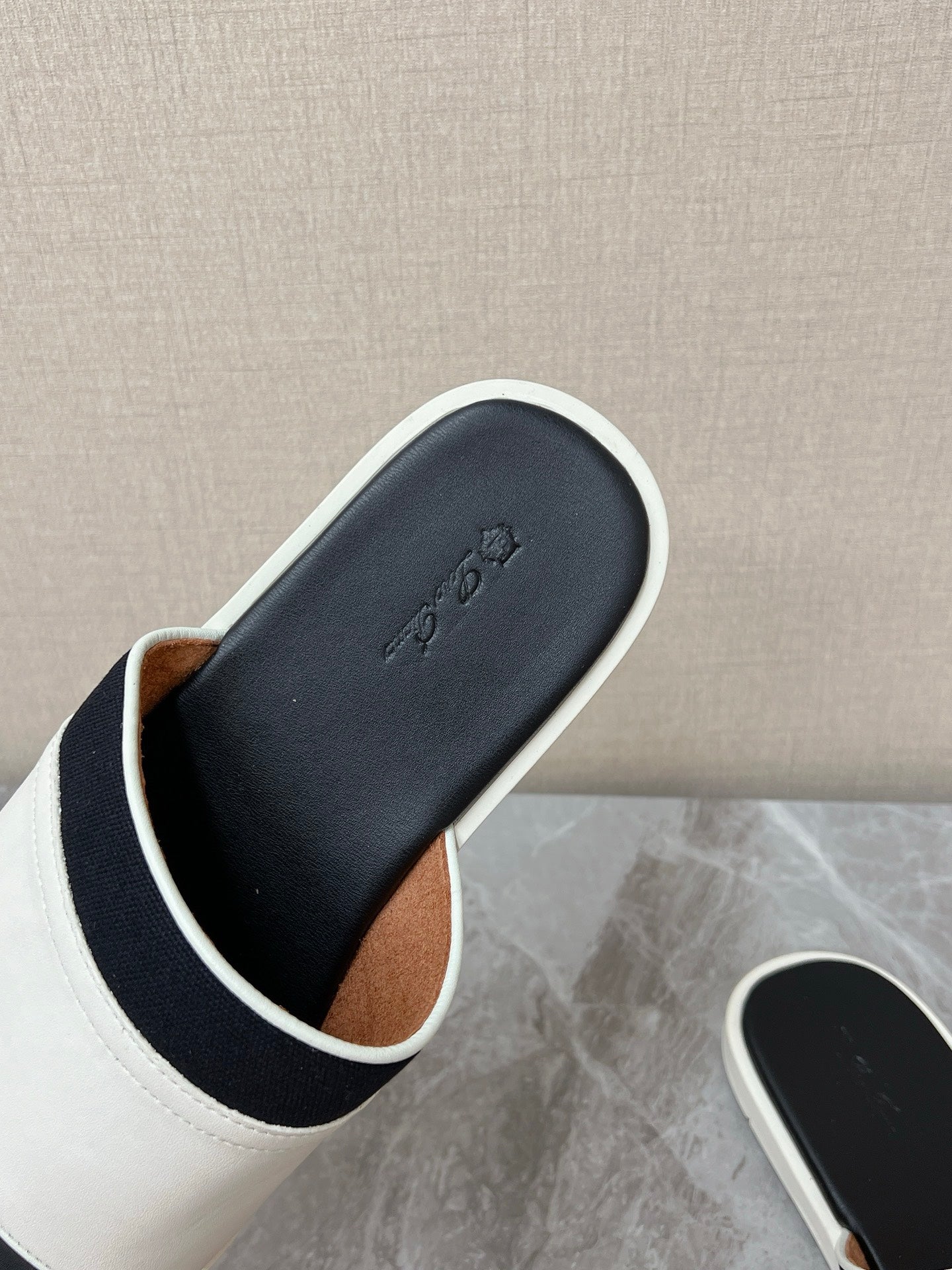 LP 26S SLIDES SANDAL IN WHITE CALFSKIN AND BLACK CANVAS