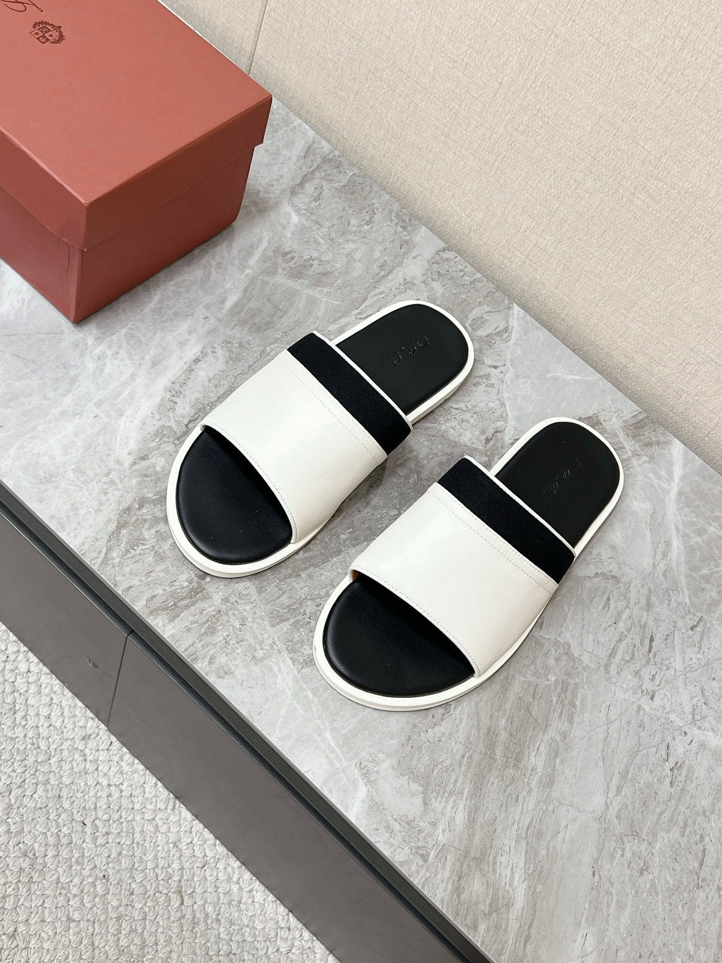 LP 26S SLIDES SANDAL IN WHITE CALFSKIN AND BLACK CANVAS
