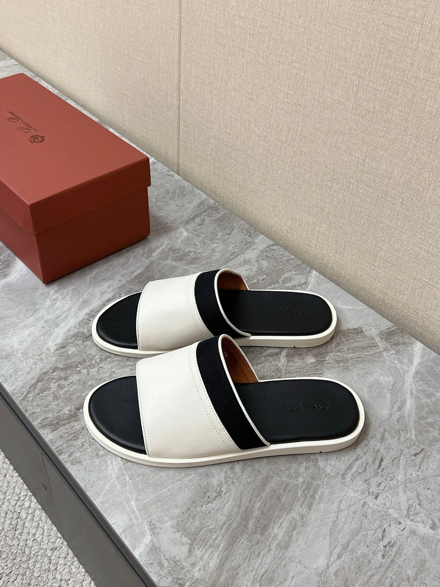 LP 26S SLIDES SANDAL IN WHITE CALFSKIN AND BLACK CANVAS