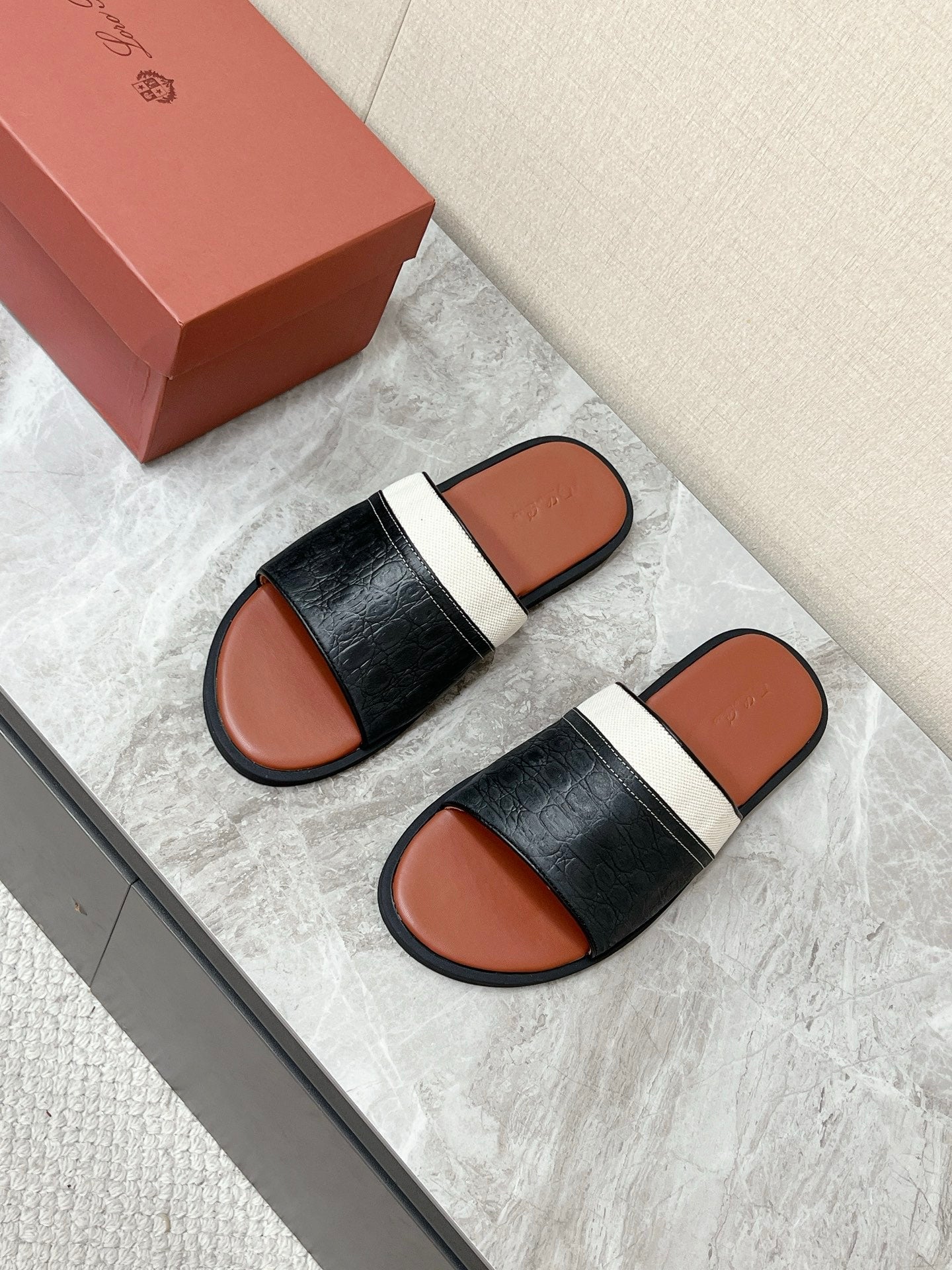 LP 26S SLIDES SANDAL IN BLACK GRAINED CALFSKIN AND IVORY WHITE CANVAS
