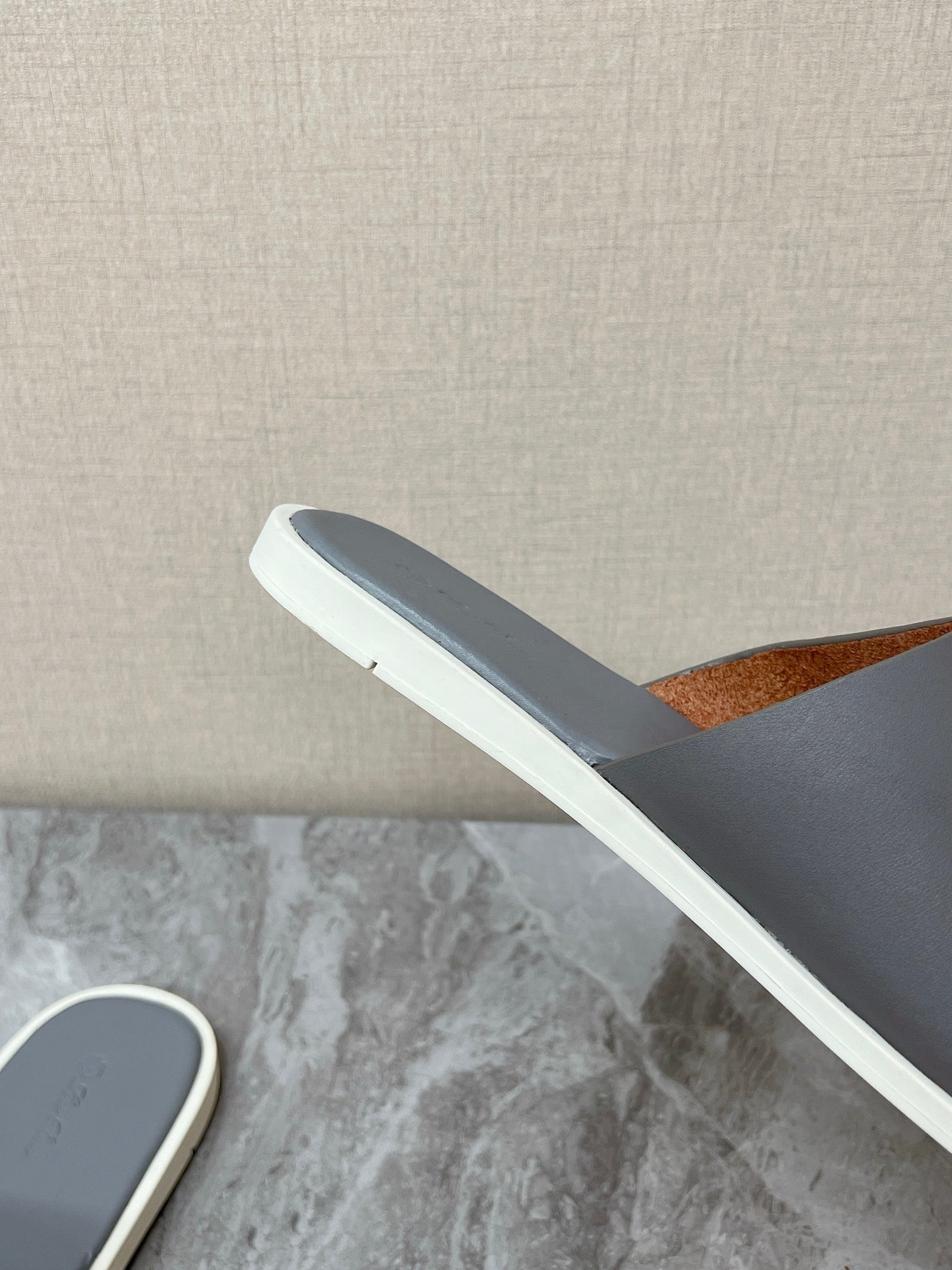 LP 26S CLASSIC H-CUT SLIDES IN GREY CALFSKIN