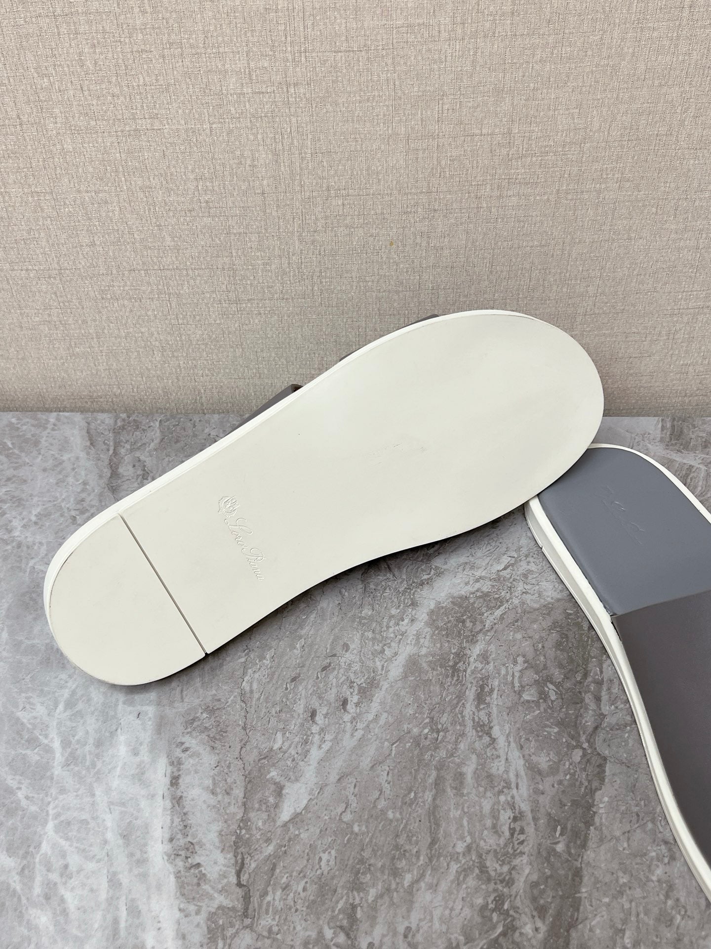 LP 26S CLASSIC H-CUT SLIDES IN GREY CALFSKIN