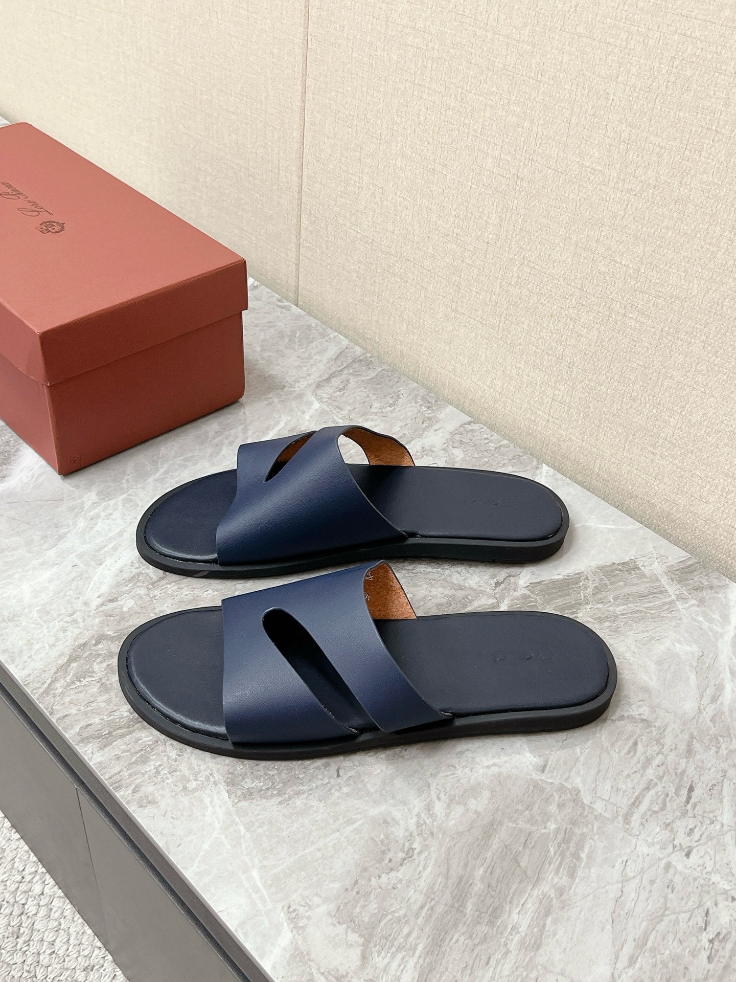 LP 26S CUTOUT SLIDES IN NAVY BLUE CALFSKIN