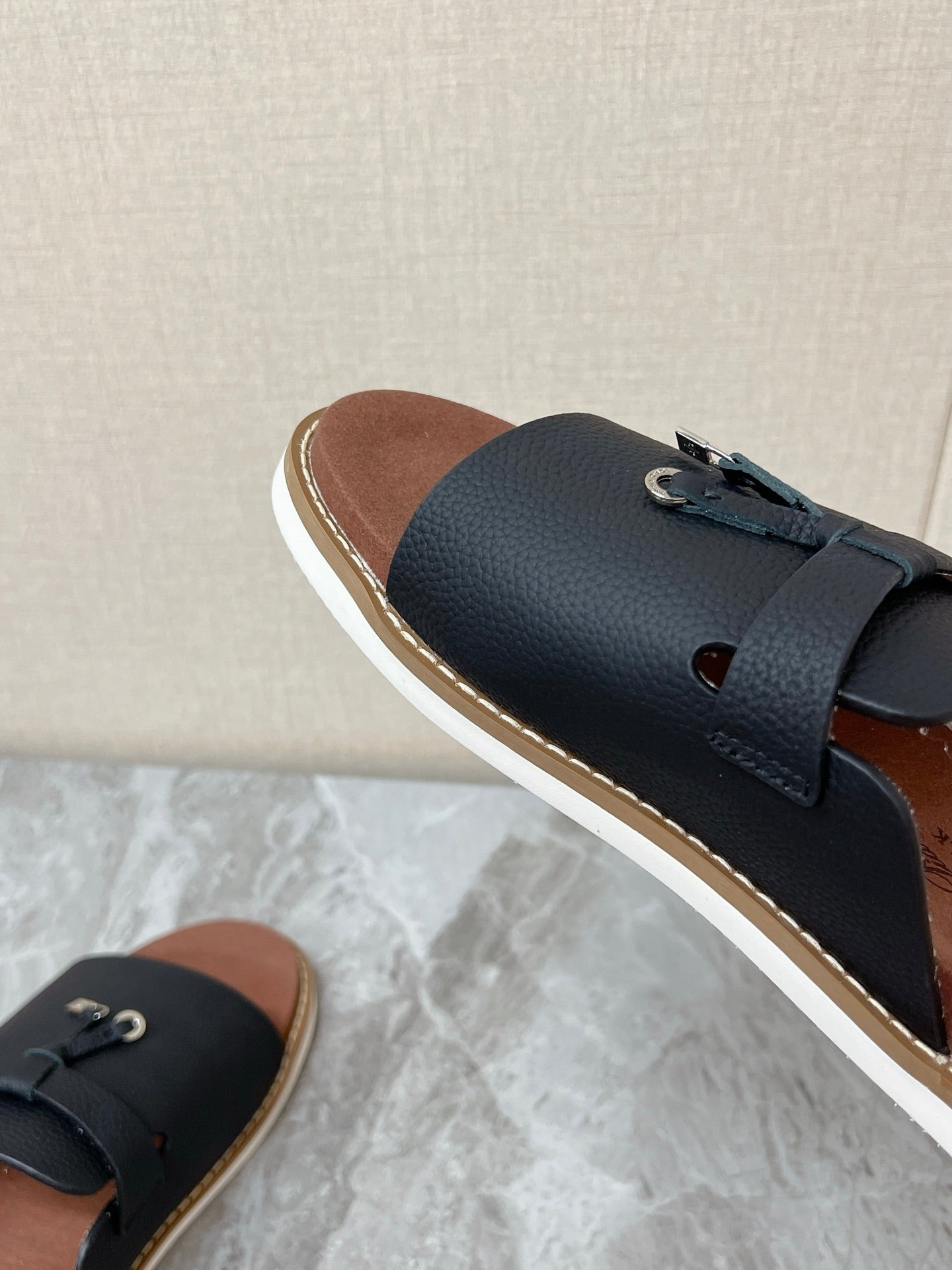 LP 26S LOCK CHARM SLIDES IN BLACK CALFSKIN SILVER HARDWARE