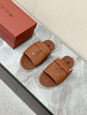 LP 26S LOCK CHARM SLIDES IN CARAMEL BROWN CALFSKIN SILVER HARDWARE