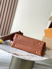 CARRYALL PM 29 IN COGNAC MONOGRAM EMPREINTE LEATHER GOLD LOGO