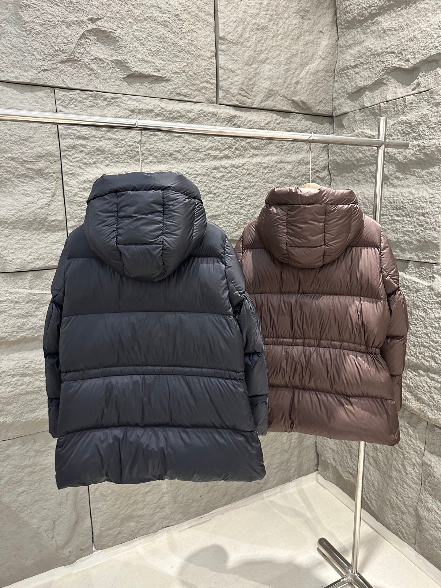PRADA 25S MEDIUM-LENGTH GOOSE DOWN COAT 223