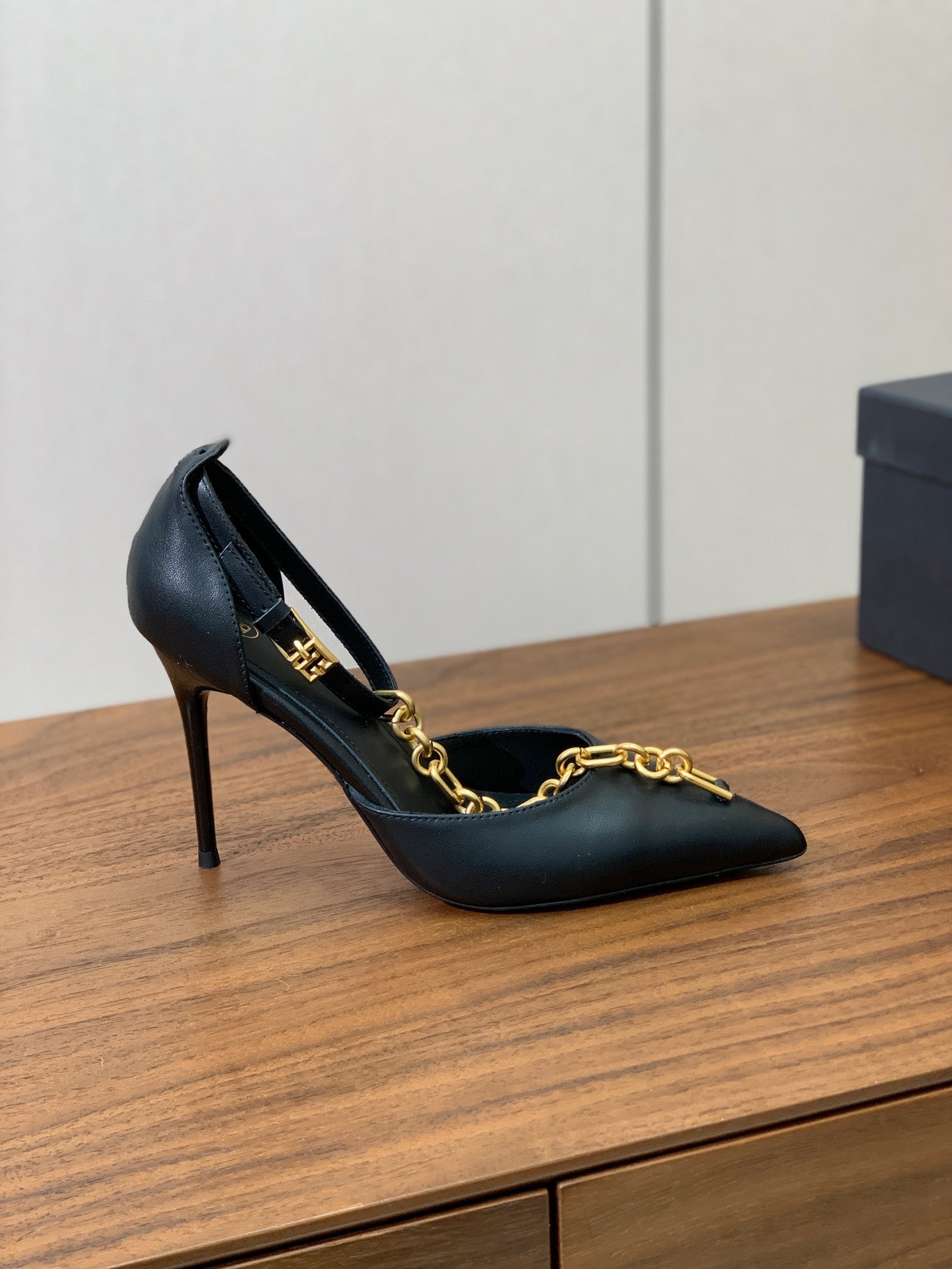 BALMAIN 26S CHAIN HIGH HEELS 95 MM IN BLACK CALFSKIN