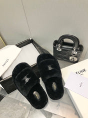THICK-SOLED SLIPPER IN BLACK LAMB FUR