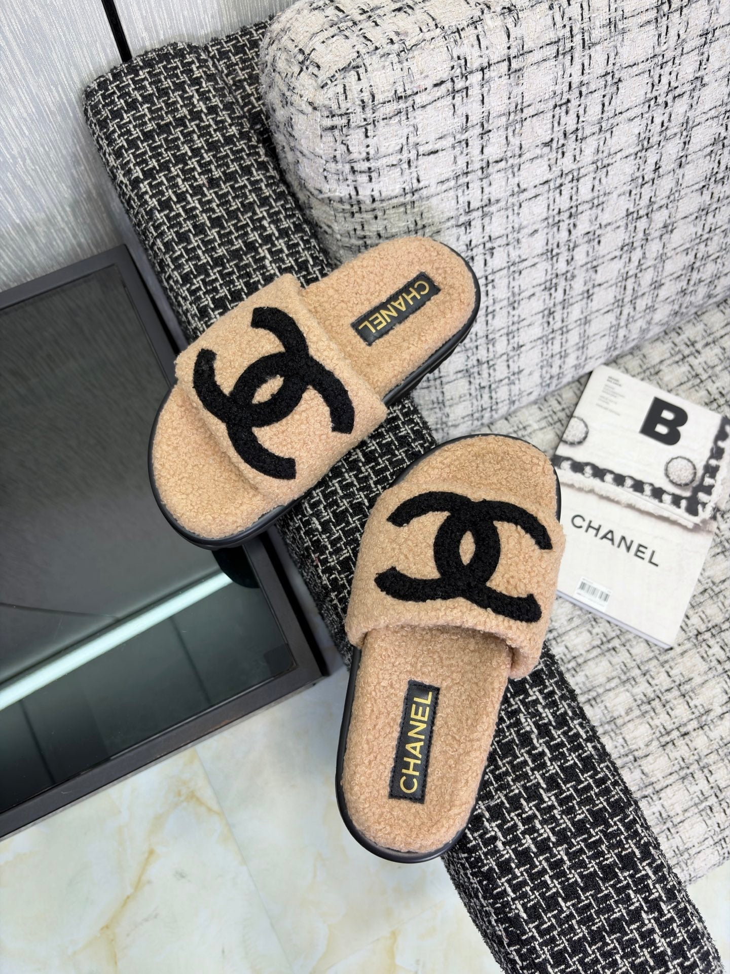 CHANEL 26S SLIDE SANDALS IN BLACK AND BEIGE SHEARLING OPEN TOE
