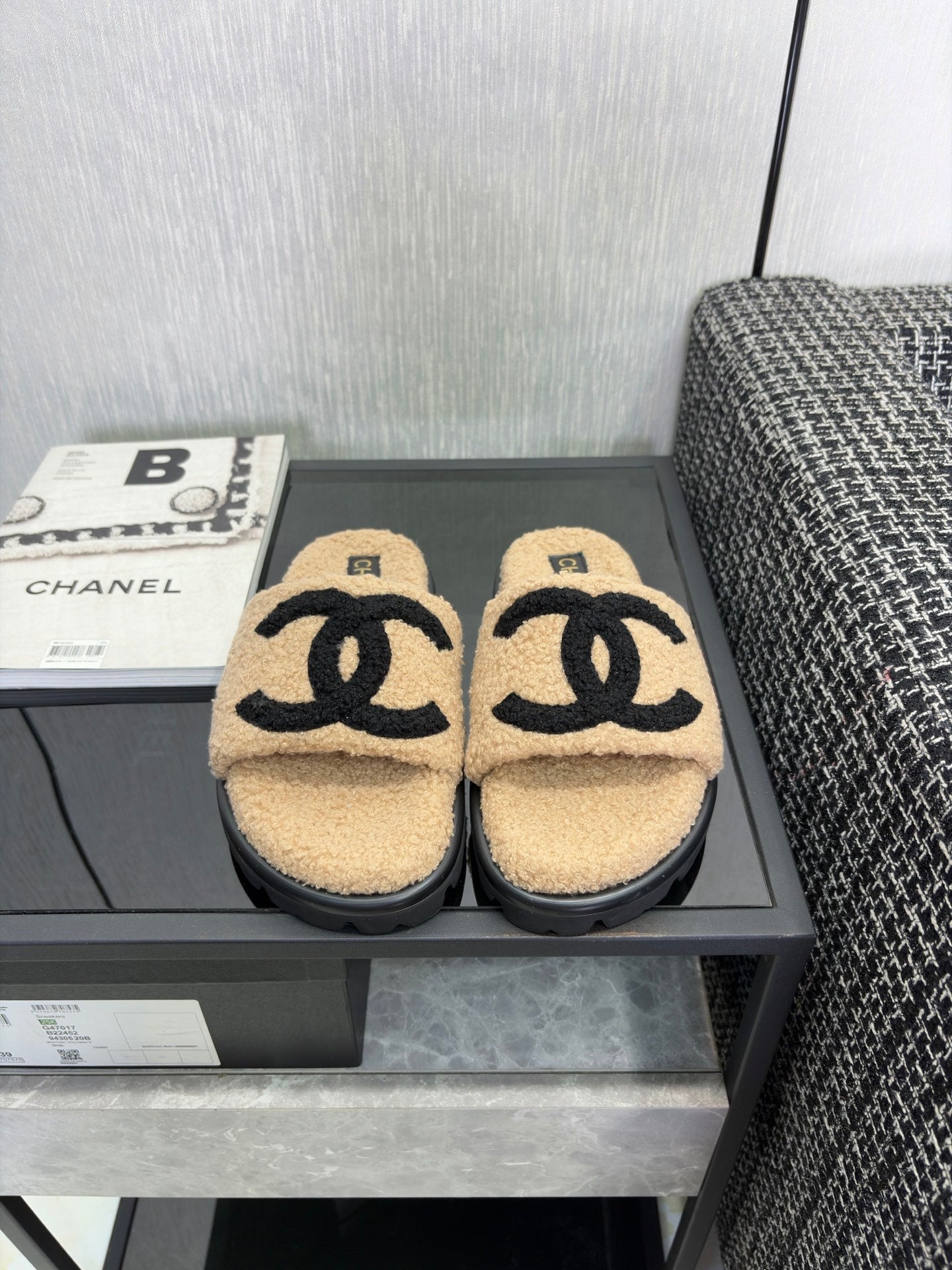 CHANEL 26S SLIDE SANDALS IN BLACK AND BEIGE SHEARLING OPEN TOE