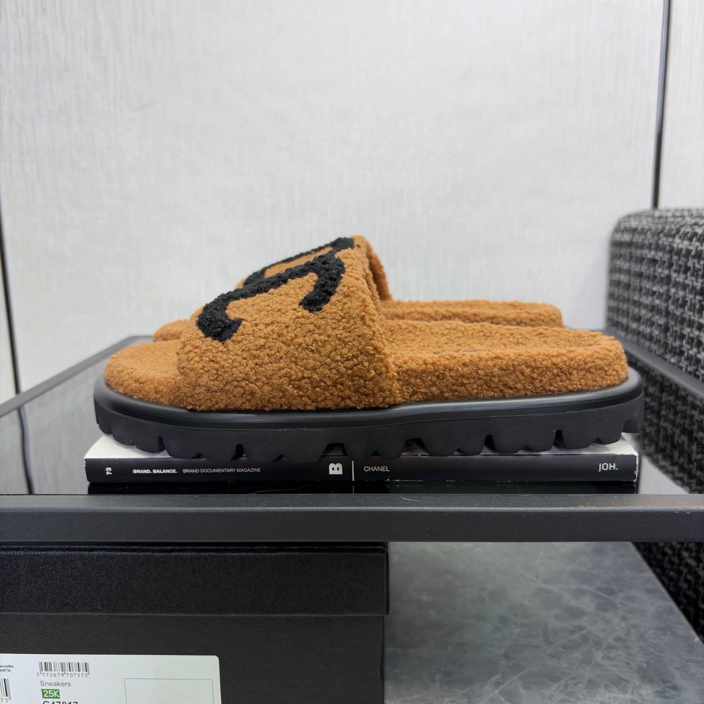 CHANEL 26S SLIDE SANDALS IN BLACK AND CAMEL SHEARLING OPEN TOE