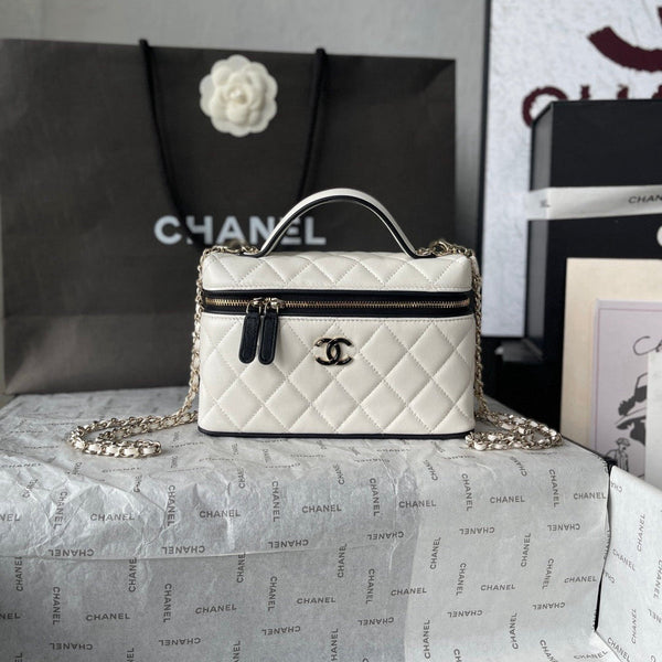 CHANEL 26S VANITY BAG 19 IN WHITE QUILTED LAMBSKIN SILVER HARDWARE