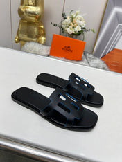 FLATFORM SANDAL BLACK CALFSKIN