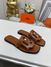 FLATFORM SANDAL CARAMEL CALFSKIN