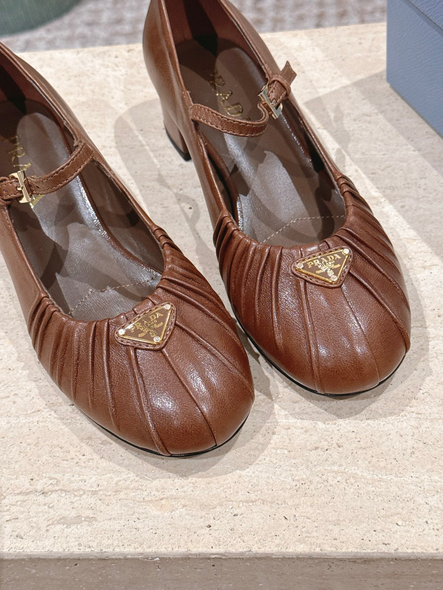 PRADA 26S MARY JANE 40MM IN CARAMEL BROWN CALFSKIN WITH LOGO